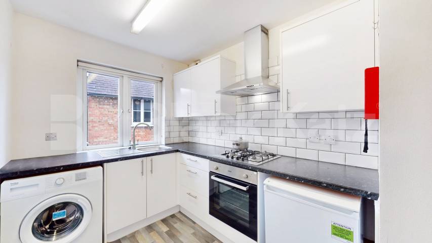 Flat Iverson Road in Greater London