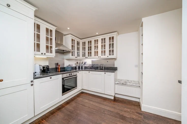 Flat Anhalt Road in Greater London