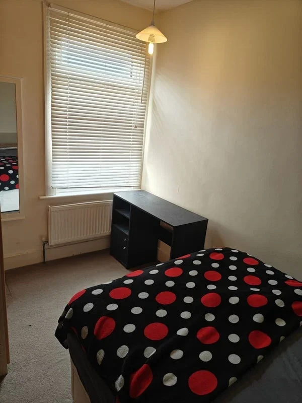 Room Belgrave Avenue in Watford