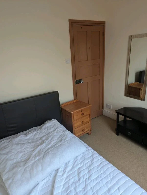 Room Belgrave Avenue in Watford