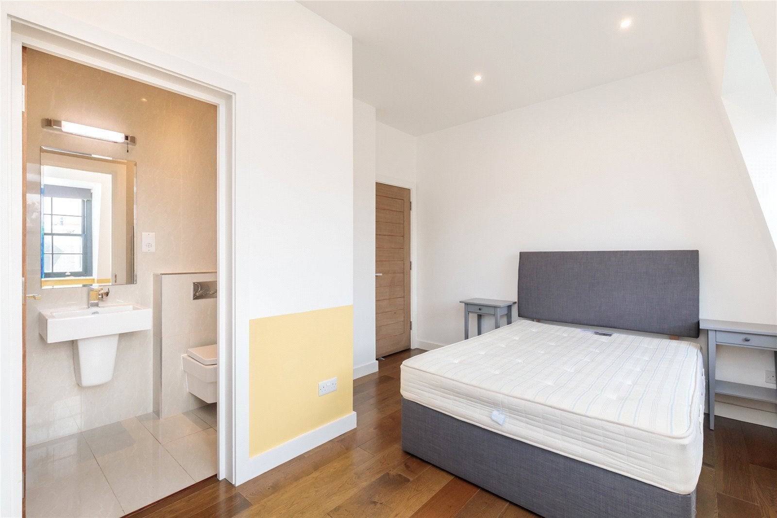 Flat Cornwall Street in Greater London