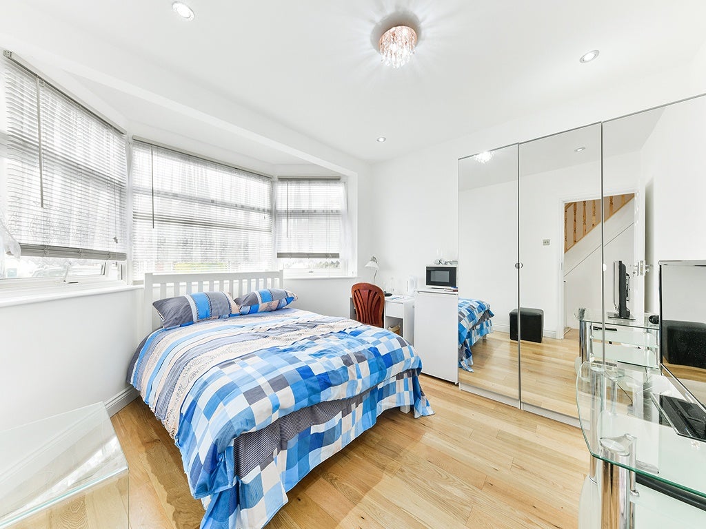 Room Stayton Road in Greater London