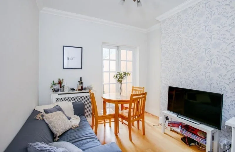 Room Haslemere Avenue in Greater London