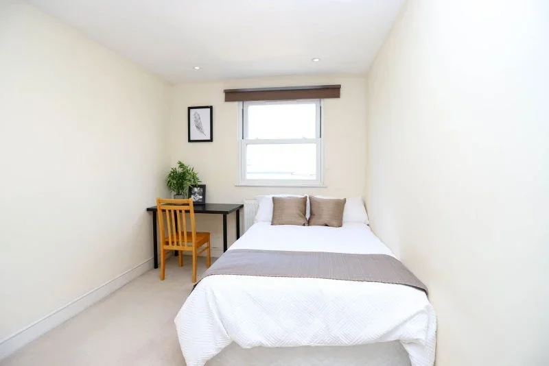 Room Haslemere Avenue in Greater London
