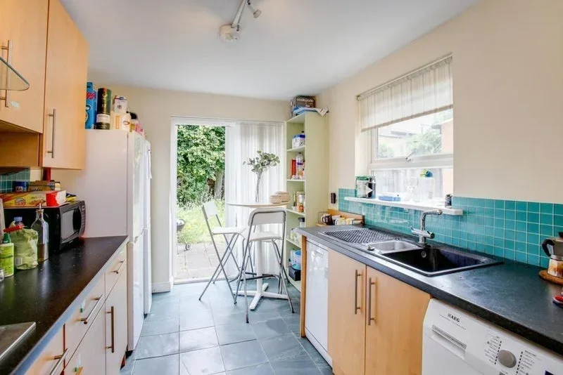 Room Haslemere Avenue in Greater London