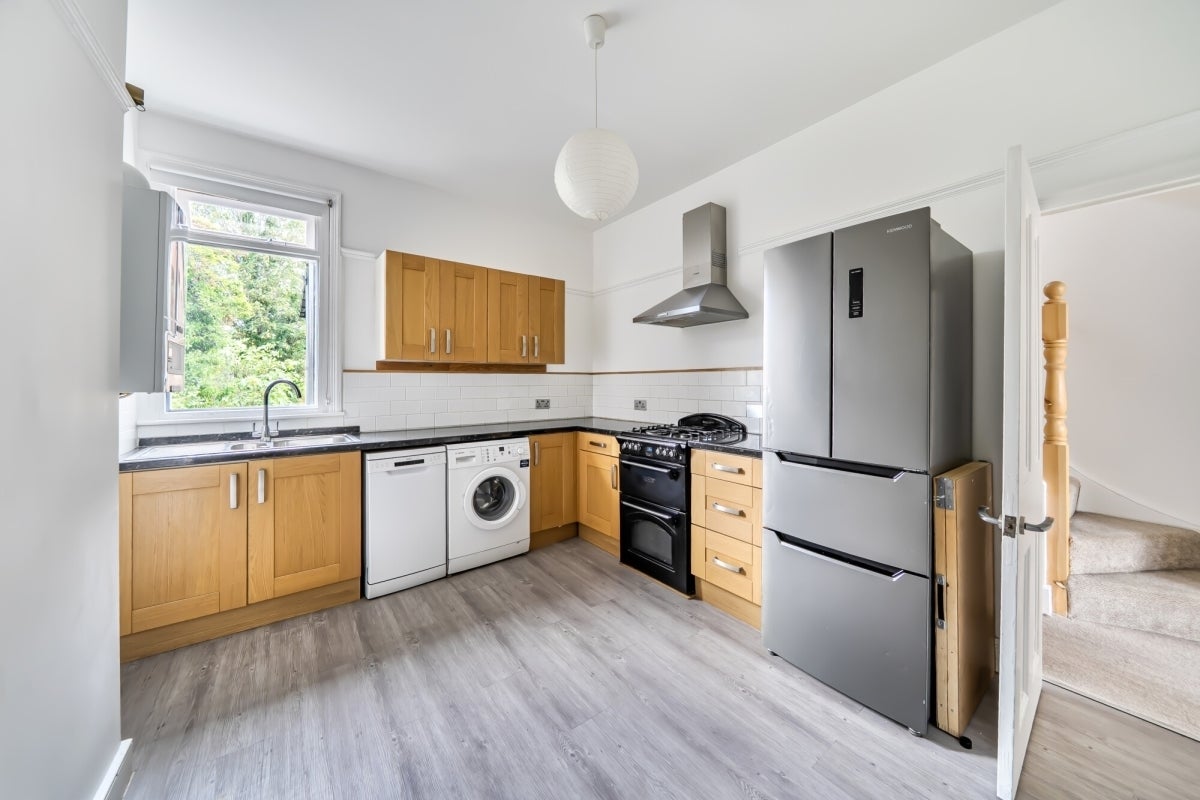 Flat Goodwyn's Vale in Greater London