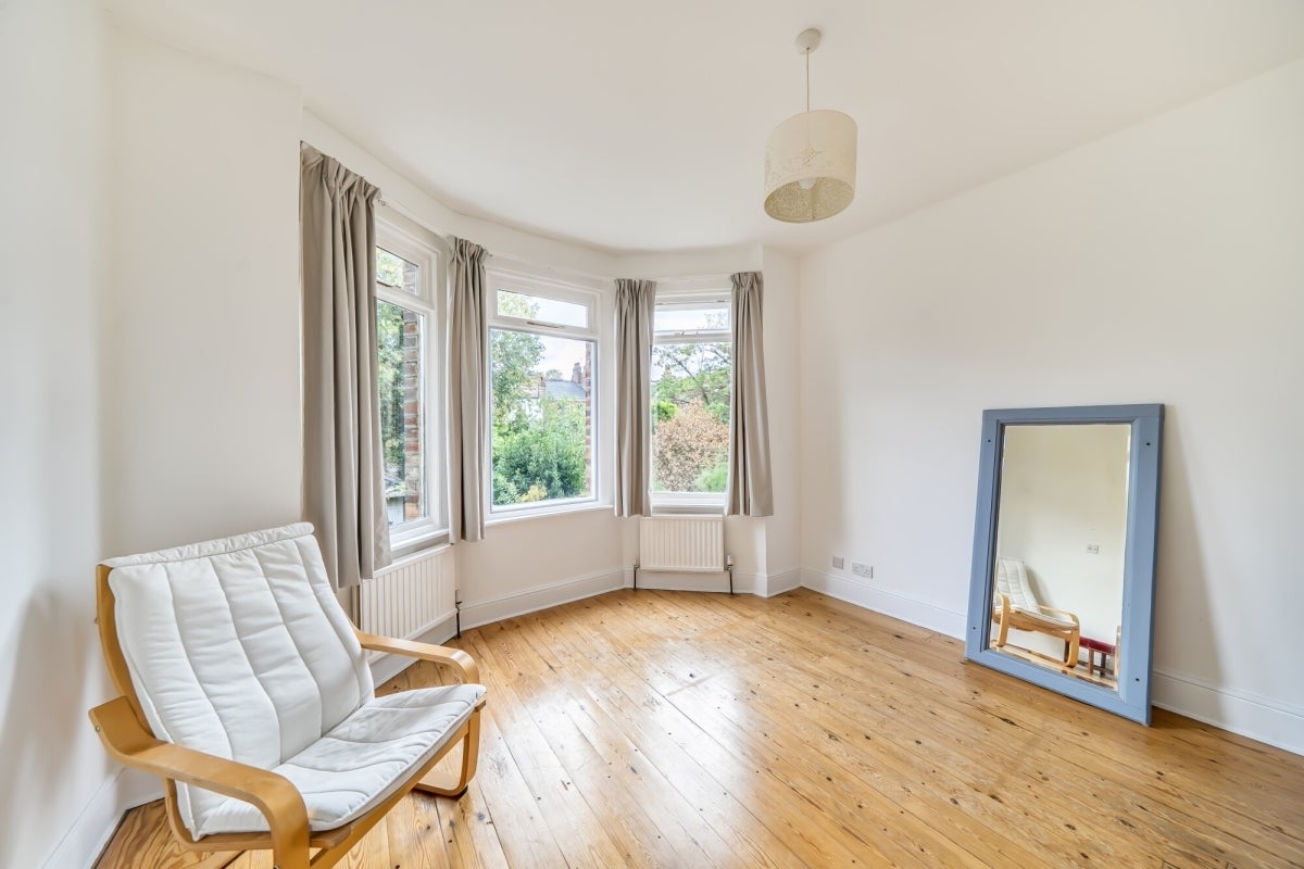 Flat Goodwyn's Vale in Greater London