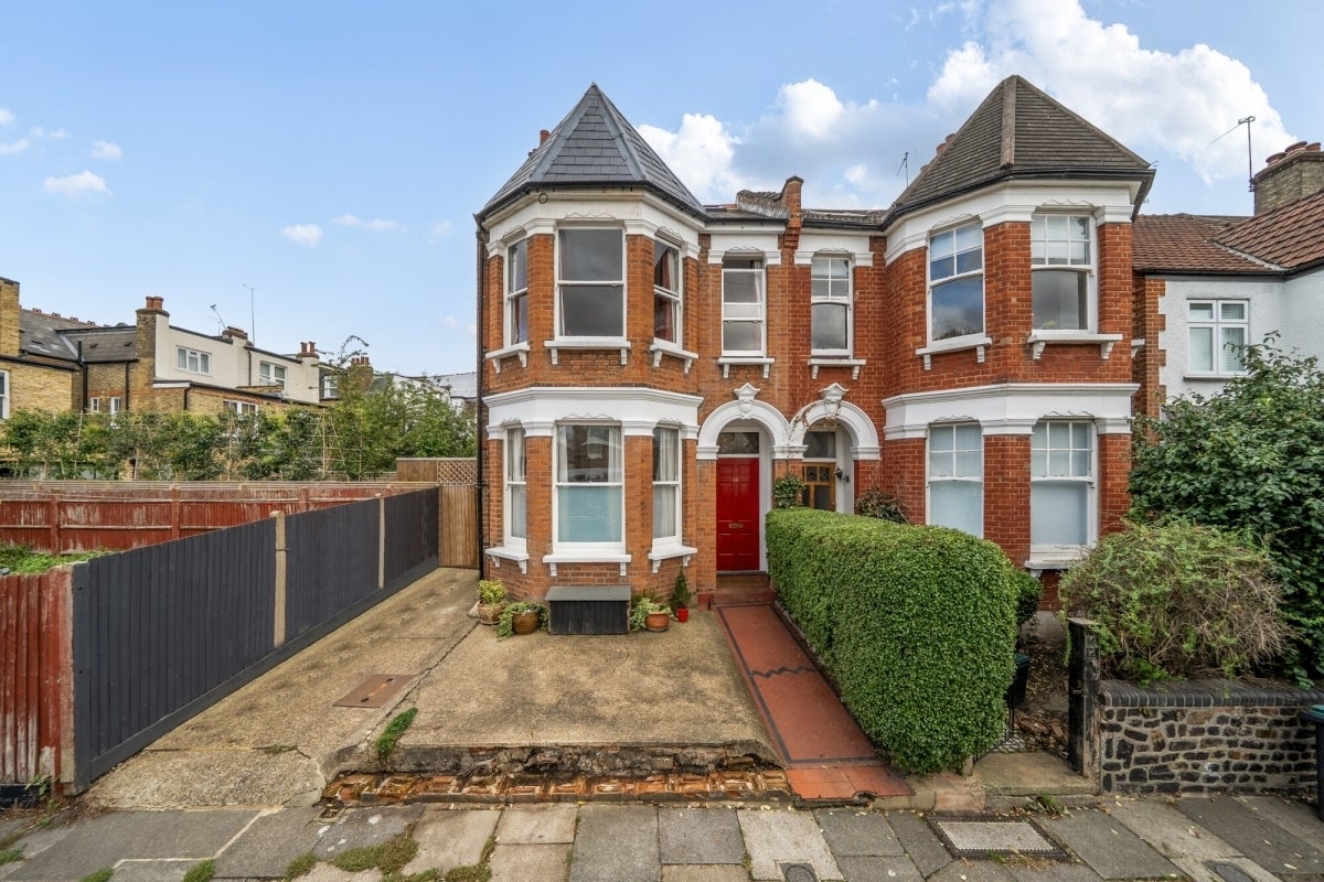 Flat Goodwyn's Vale in Greater London