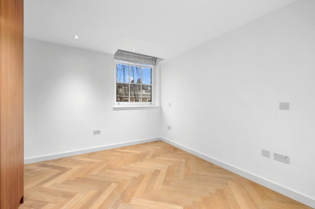 Flat Gloucester Avenue in Greater London