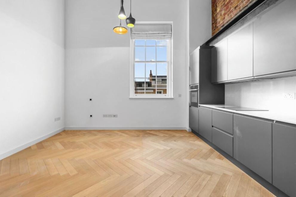 Flat Gloucester Avenue in Greater London