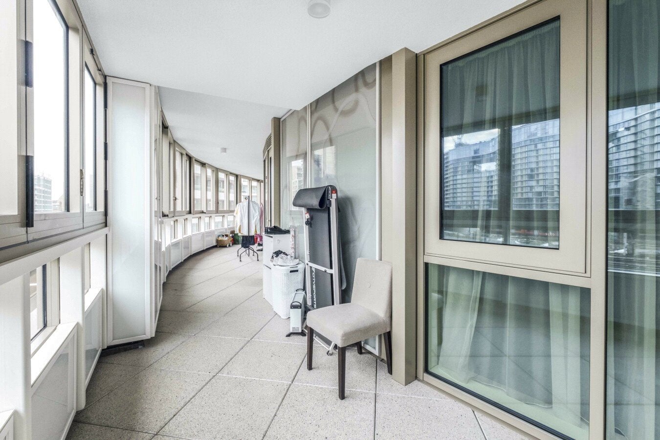 Flat Queenstown Road in Greater London