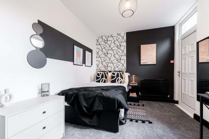 Flat Headingley Avenue in Leeds