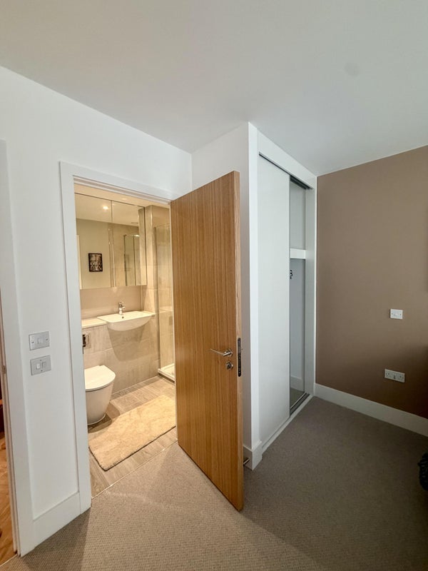 Room Stroudley Walk in Greater London