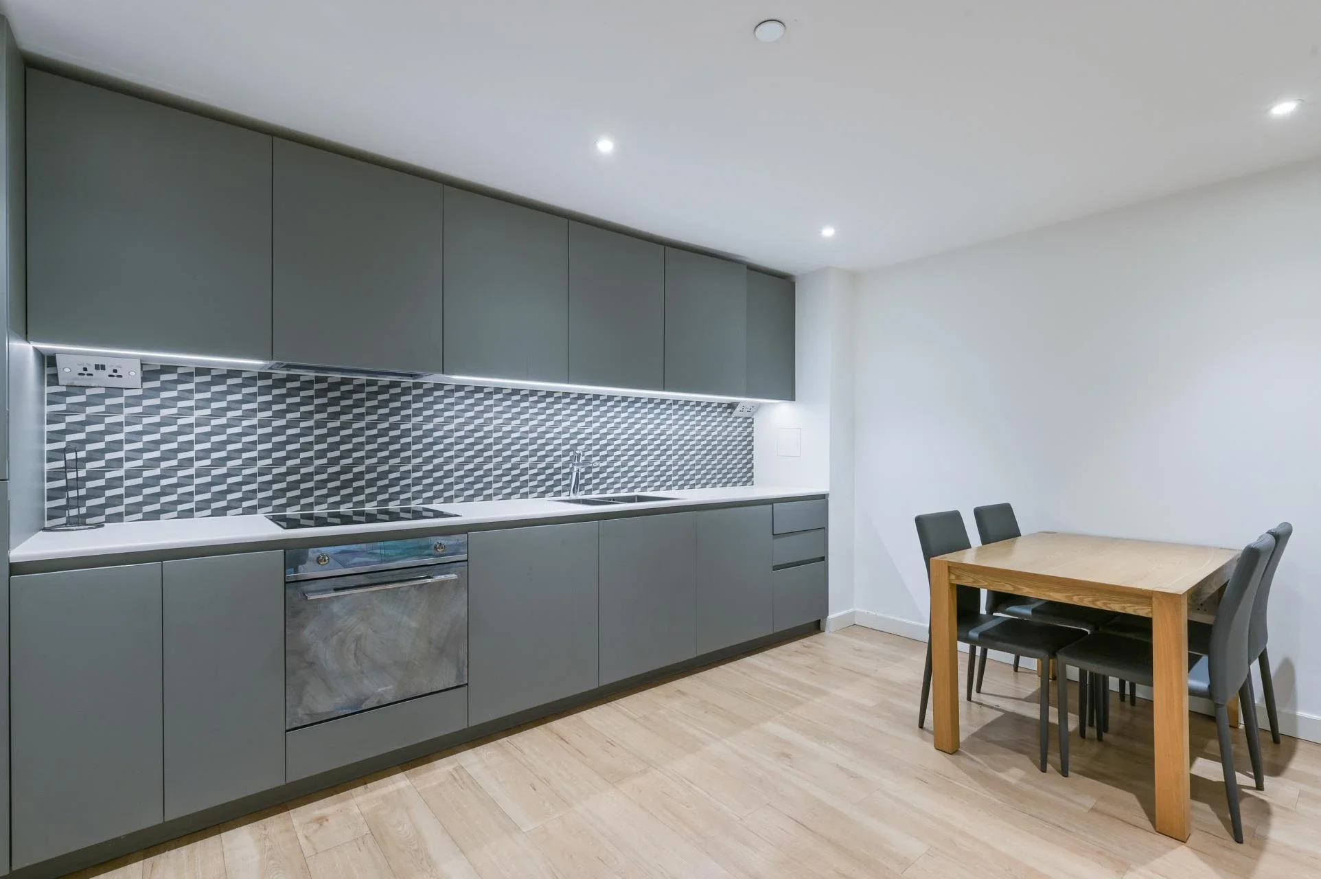 Flat Jura Close in Greater London