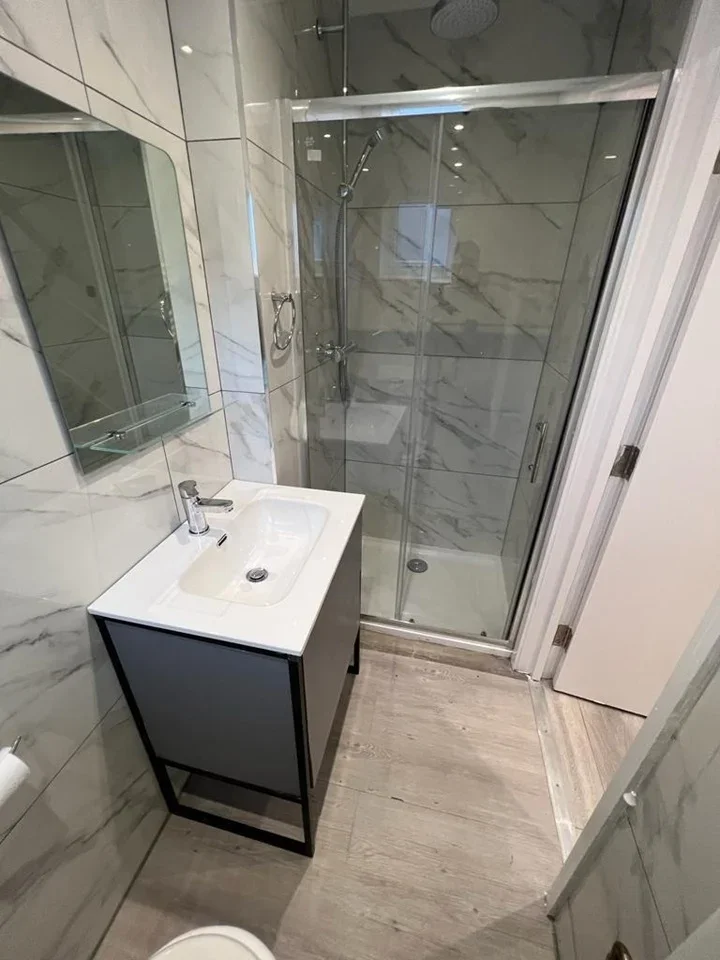 Room Brook Walk in Greater London