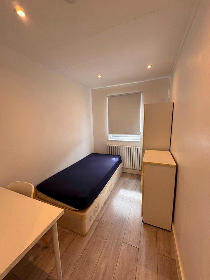 Room Brook Walk in Greater London