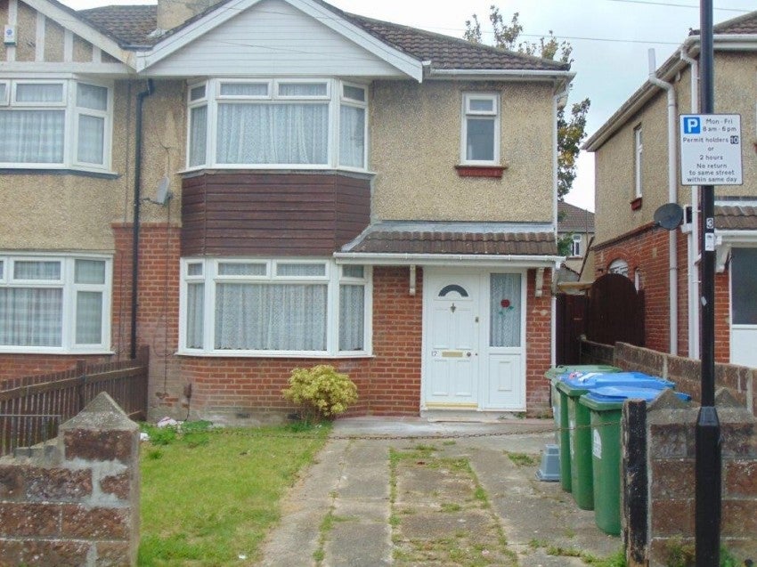Flat Primrose Road in Southampton
