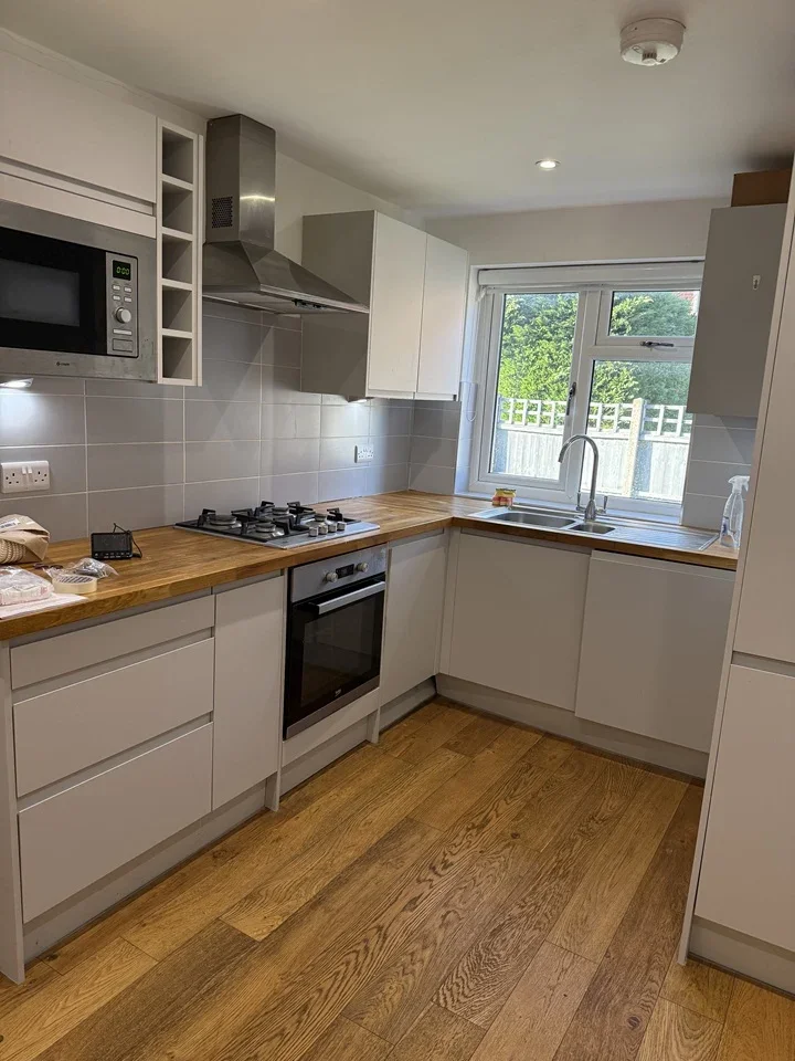 House Broomfield Avenue in Broxbourne