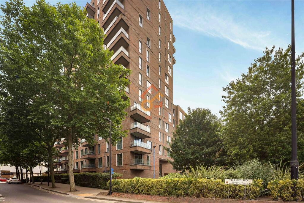 Flat Agnes George Walk in London