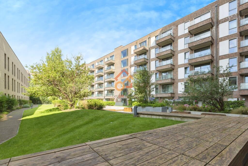 Flat Agnes George Walk in London