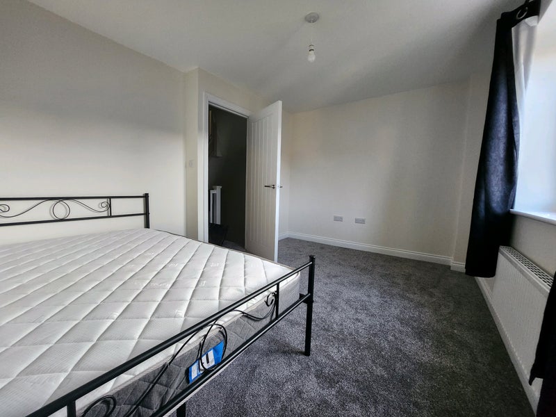 Room Footpath leading to The Inclosures in Weston-super-Mare