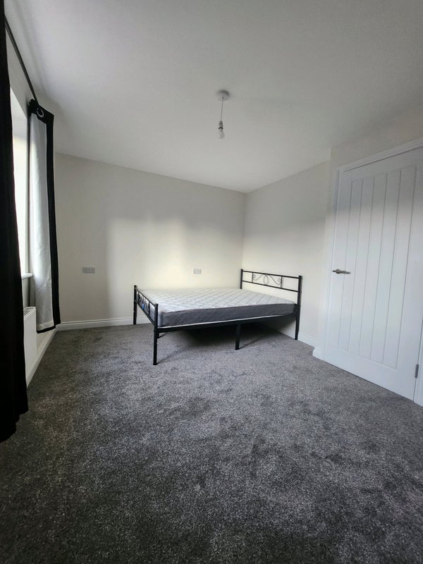 Room Footpath leading to The Inclosures in Weston-super-Mare