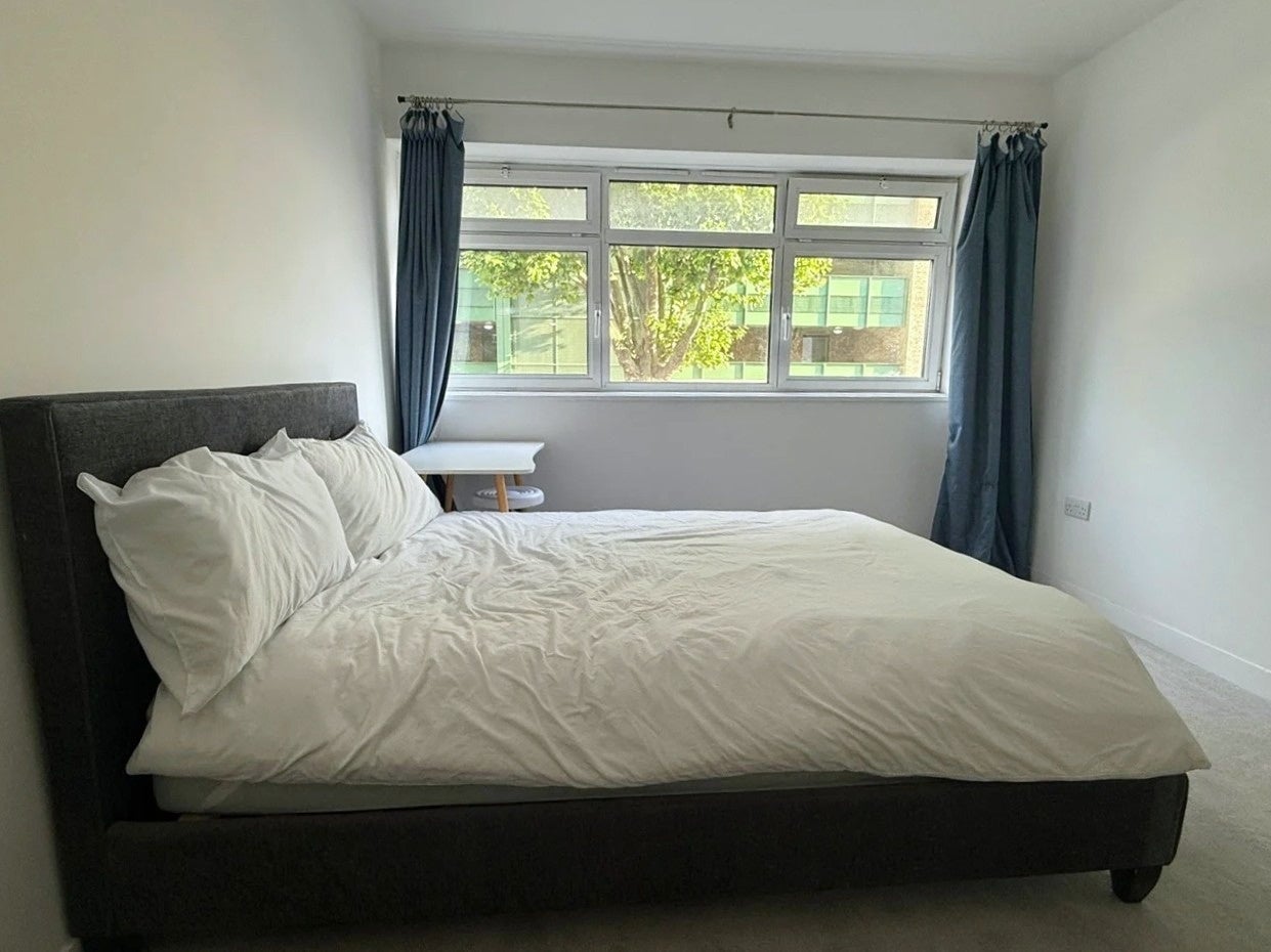 Flat Mellish Street in Greater London