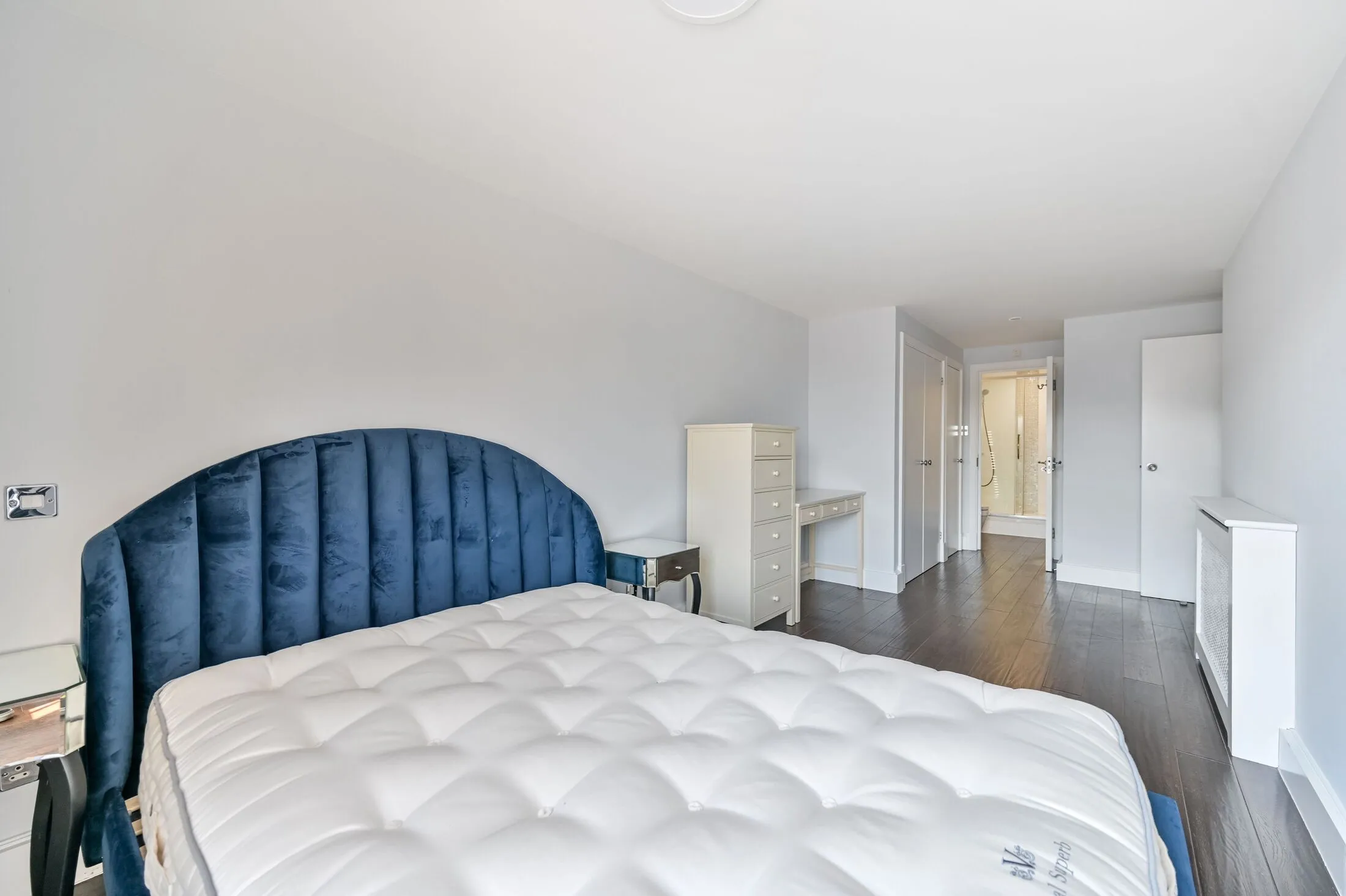 Flat Charter Quay in Greater London