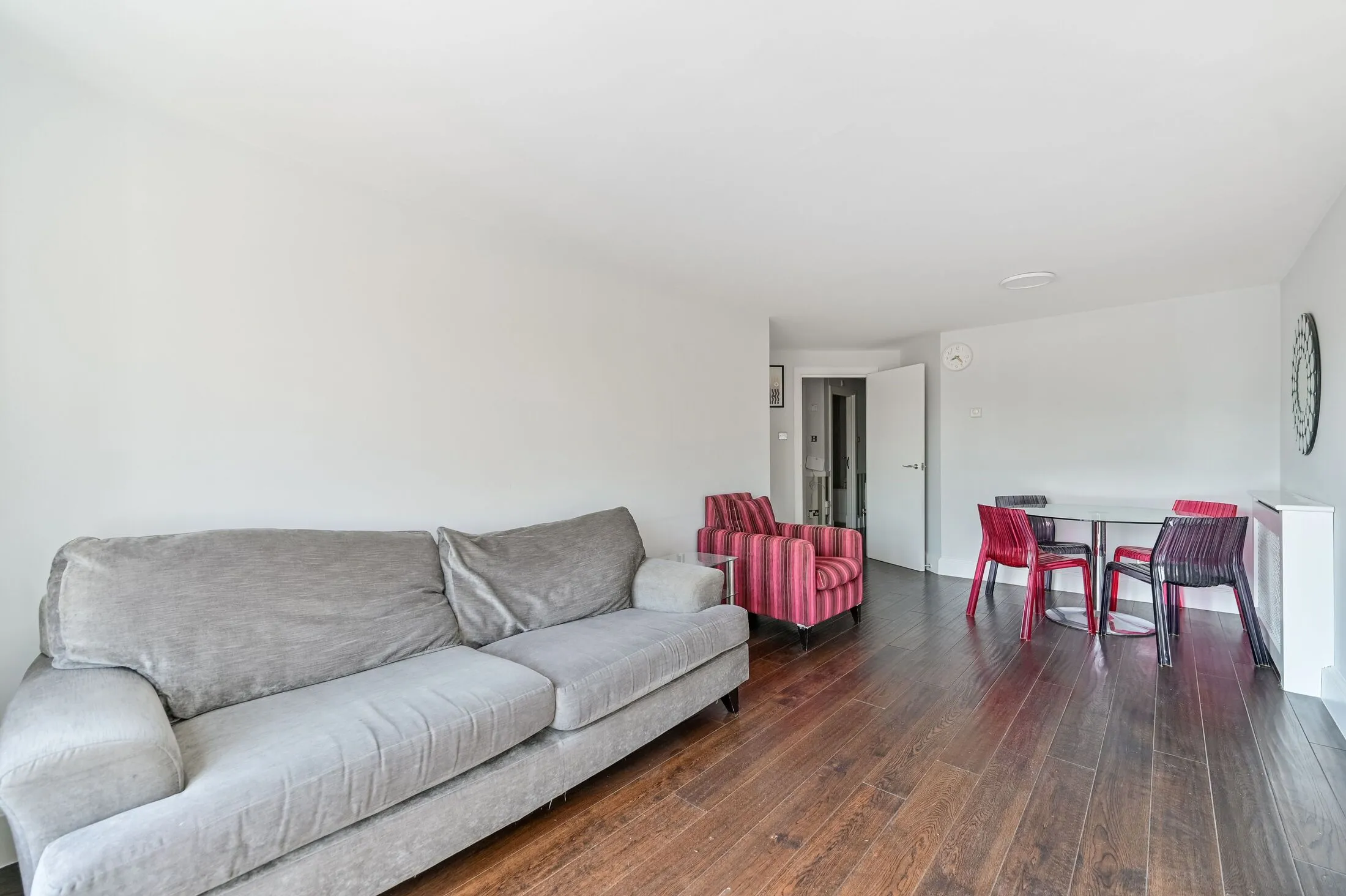 Flat Charter Quay in Greater London