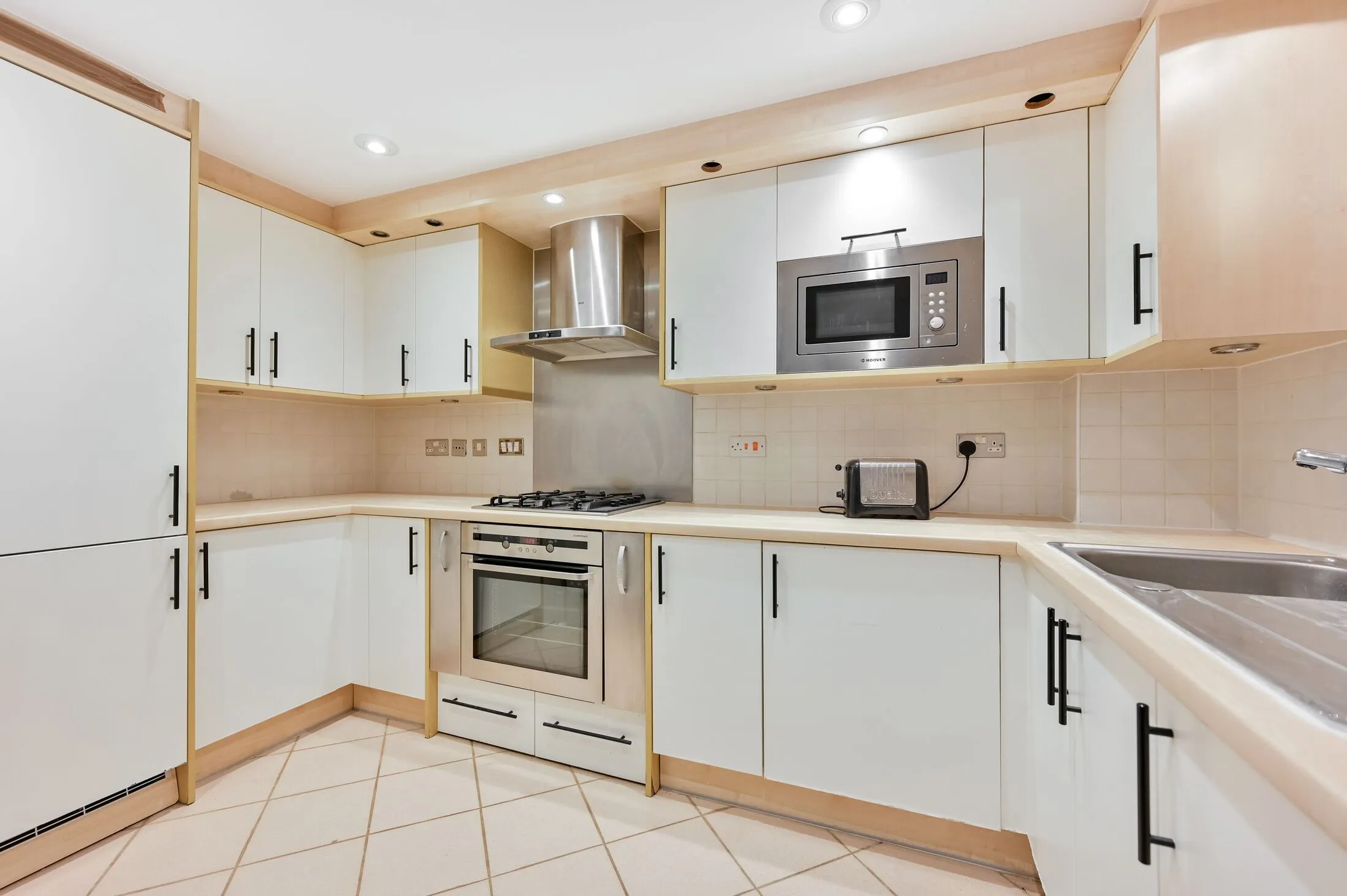Flat Charter Quay in Greater London