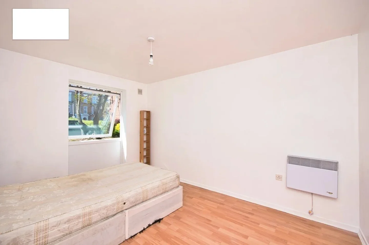 Flat Carnarvon Road in Greater London