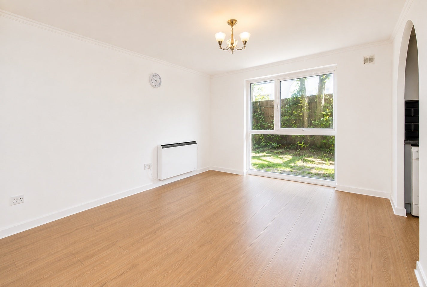 Flat Carnarvon Road in Greater London