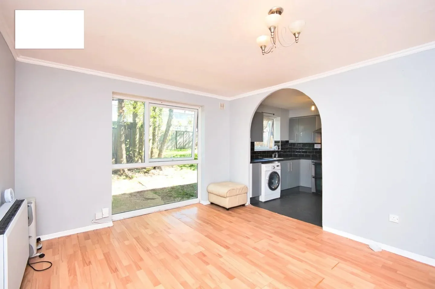 Flat Carnarvon Road in Greater London