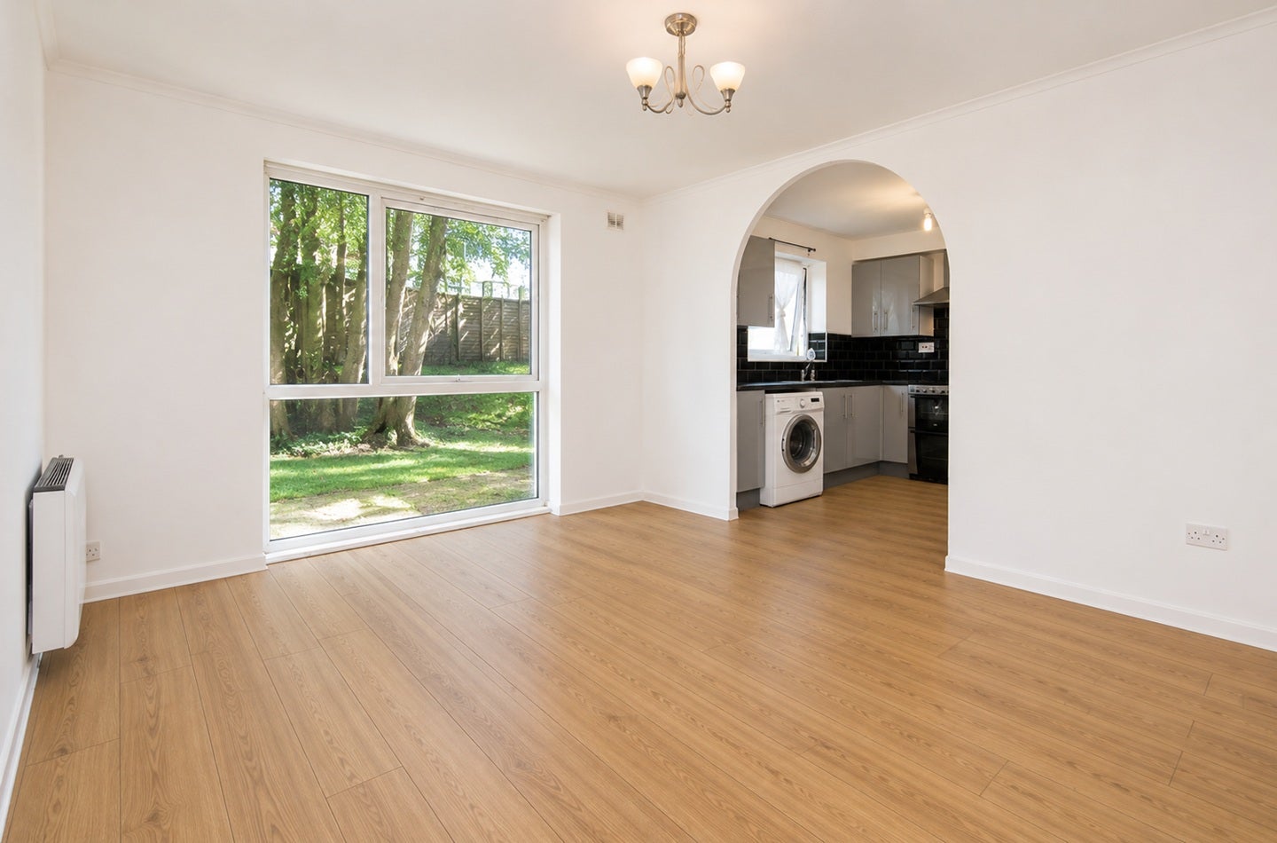 Flat Carnarvon Road in Greater London