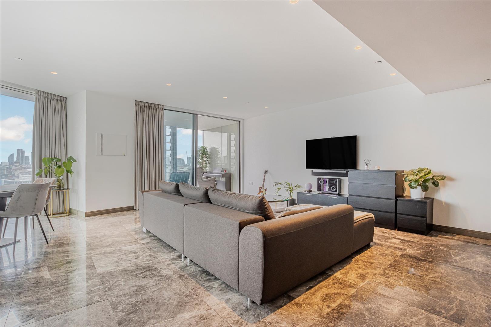 Flat Blackfriars Road in Greater London