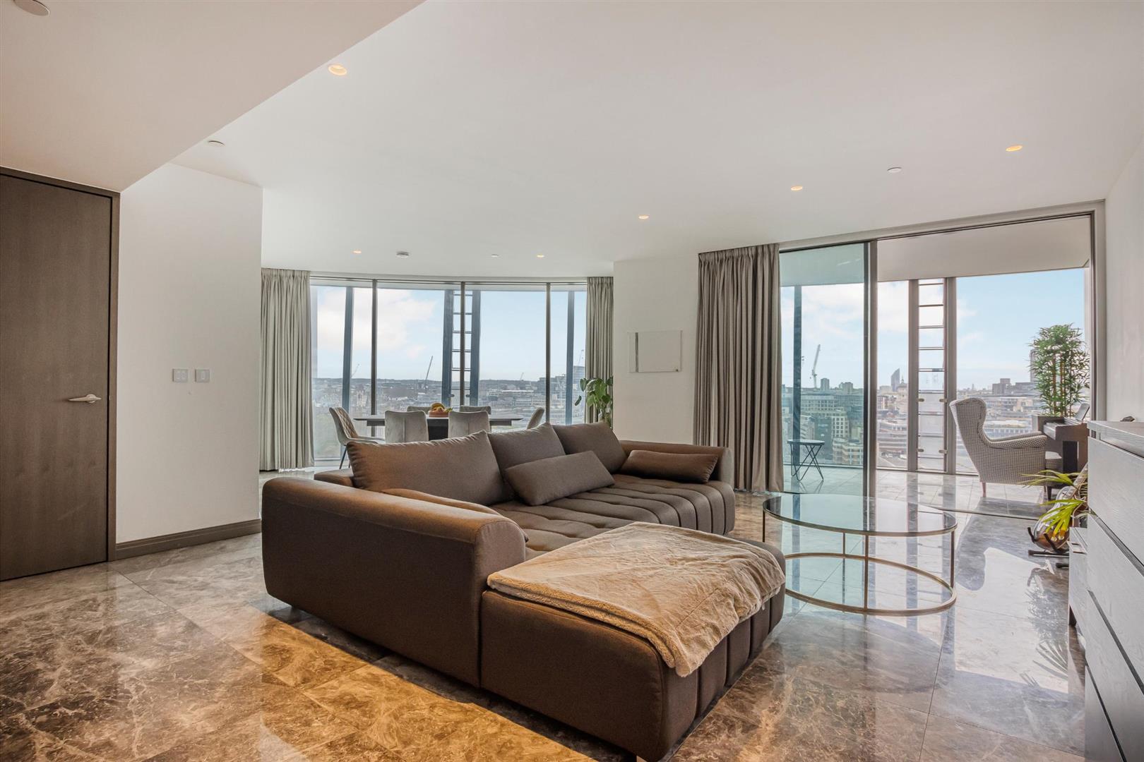 Flat Blackfriars Road in Greater London