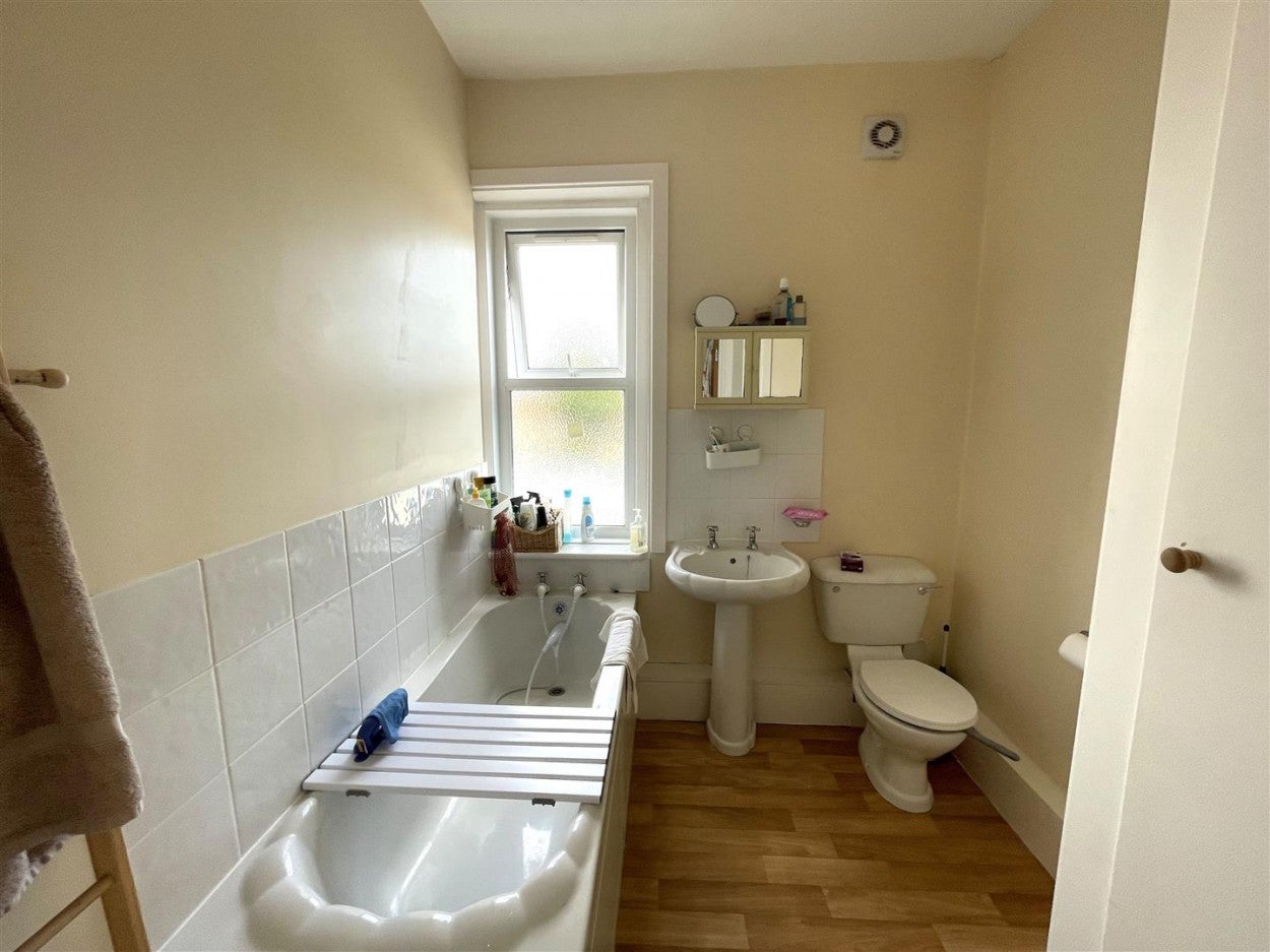 Flat Bayford Road in Arun