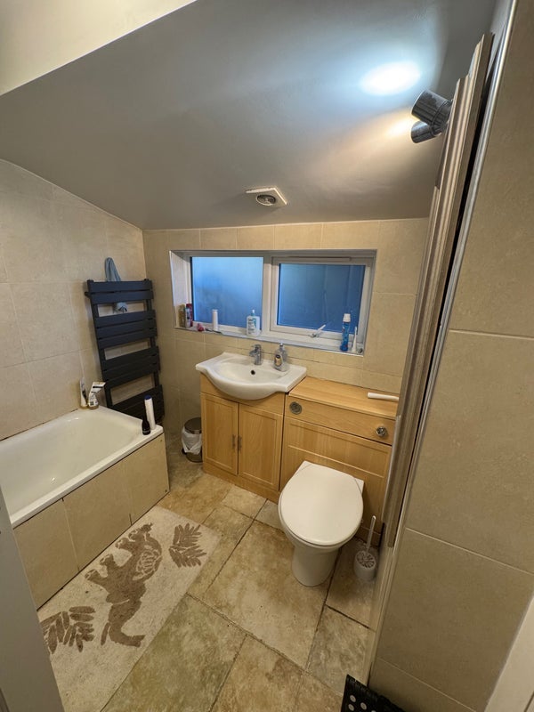 Room Northfield Avenue in Greater London