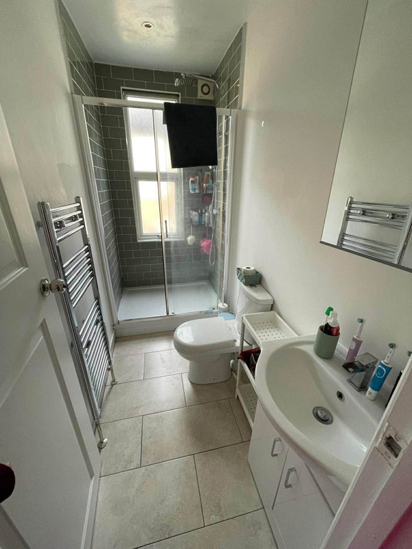 Room Uxbridge Road in Greater London