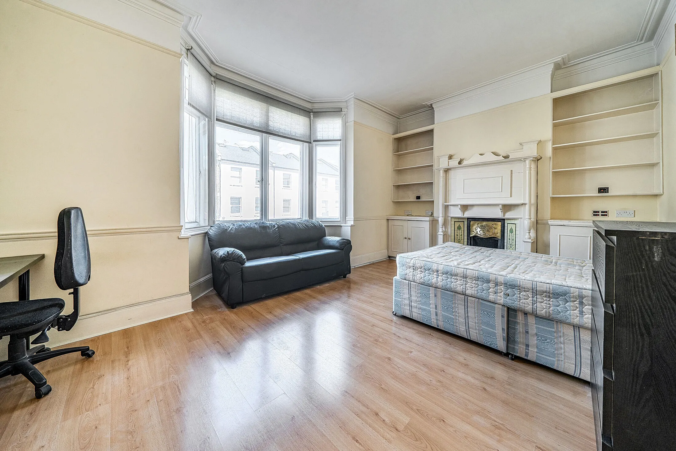 Flat Ellaline Road in Greater London
