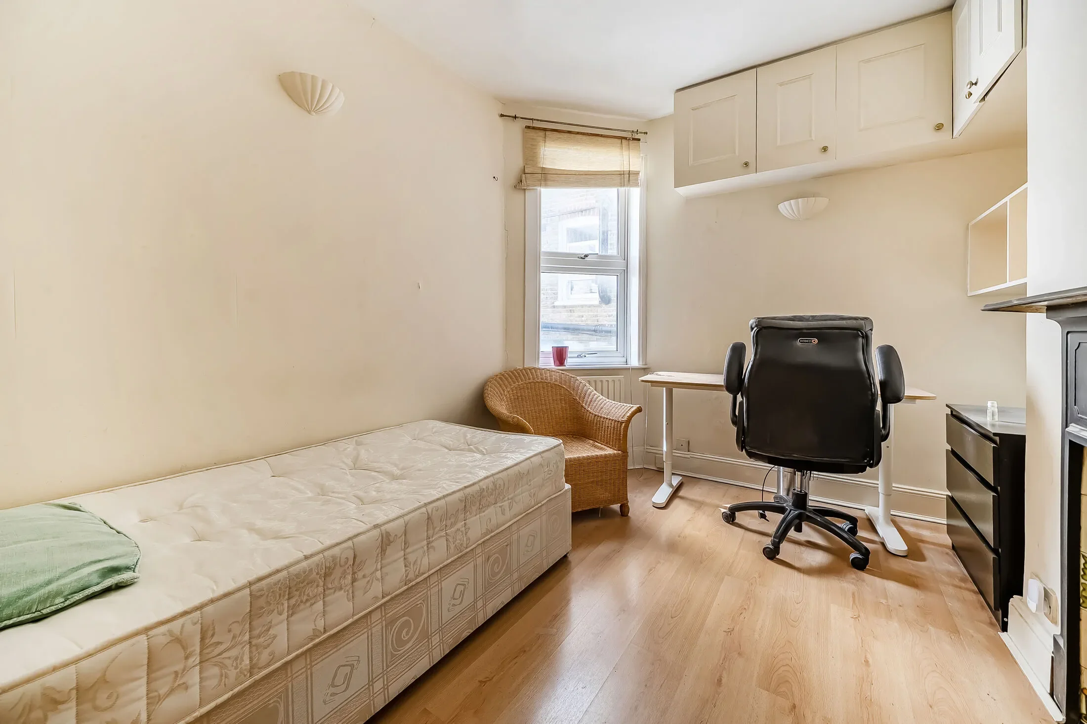 Flat Ellaline Road in Greater London