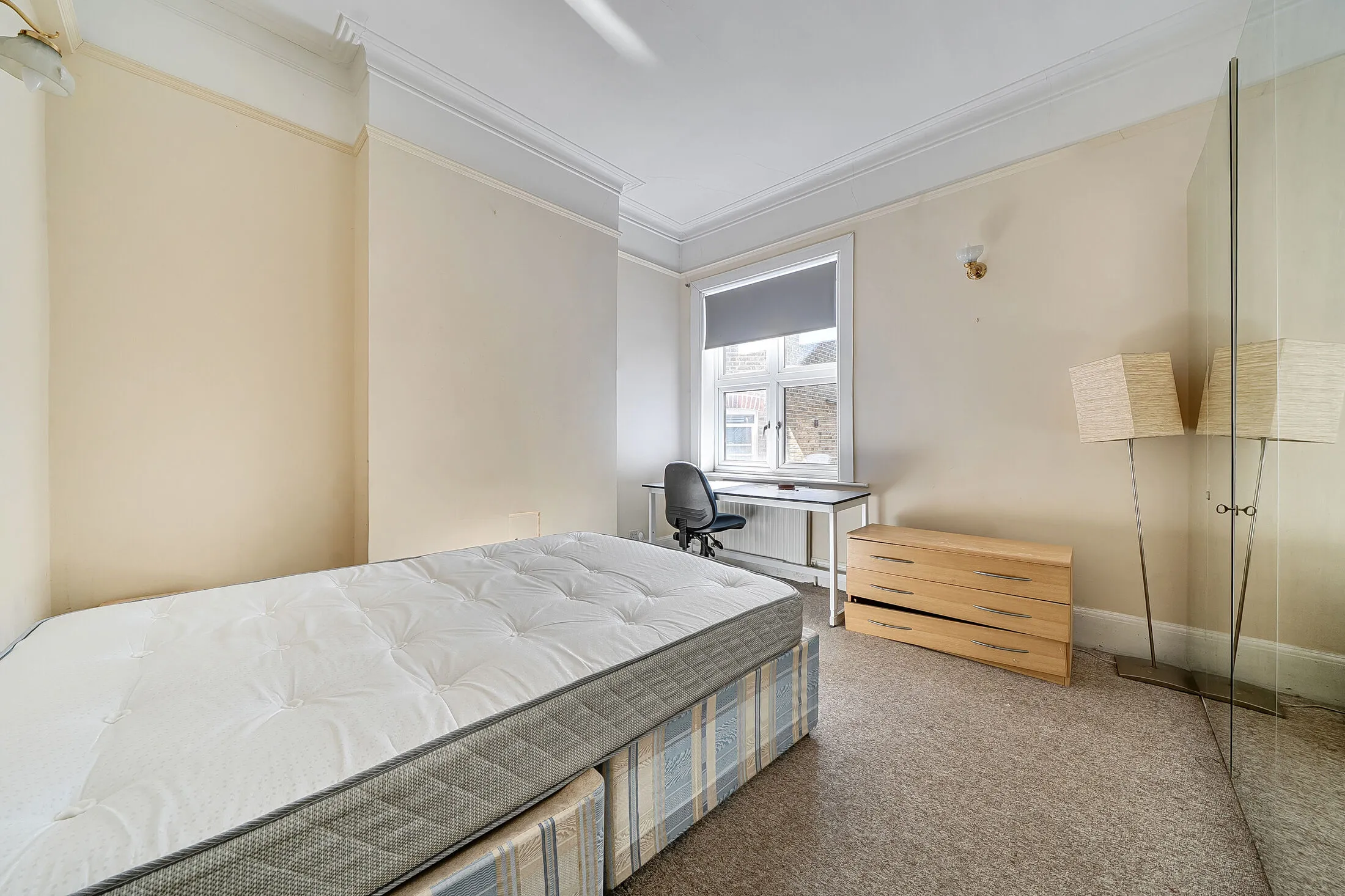 Flat Ellaline Road in Greater London