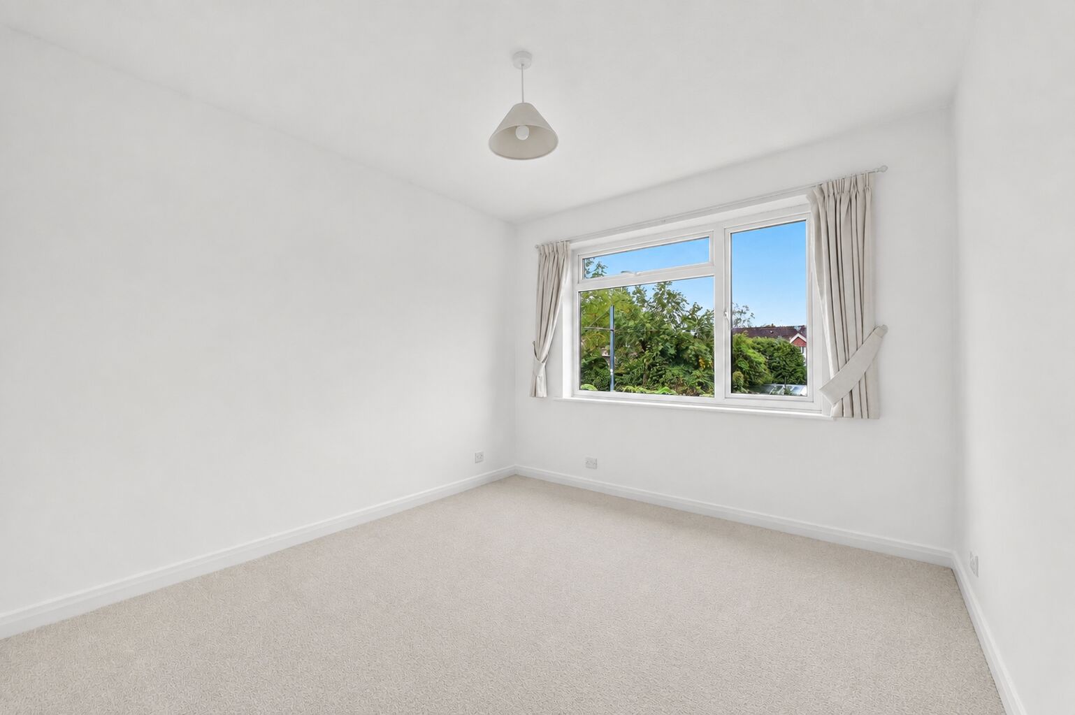 Flat Graham Road in Greater London