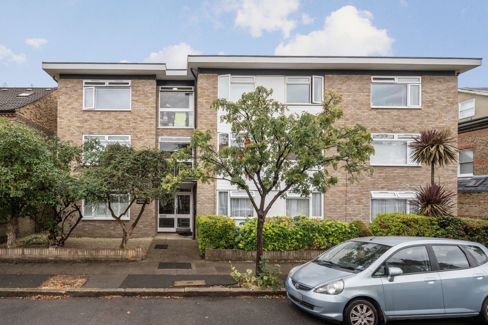 Flat Graham Road in Greater London