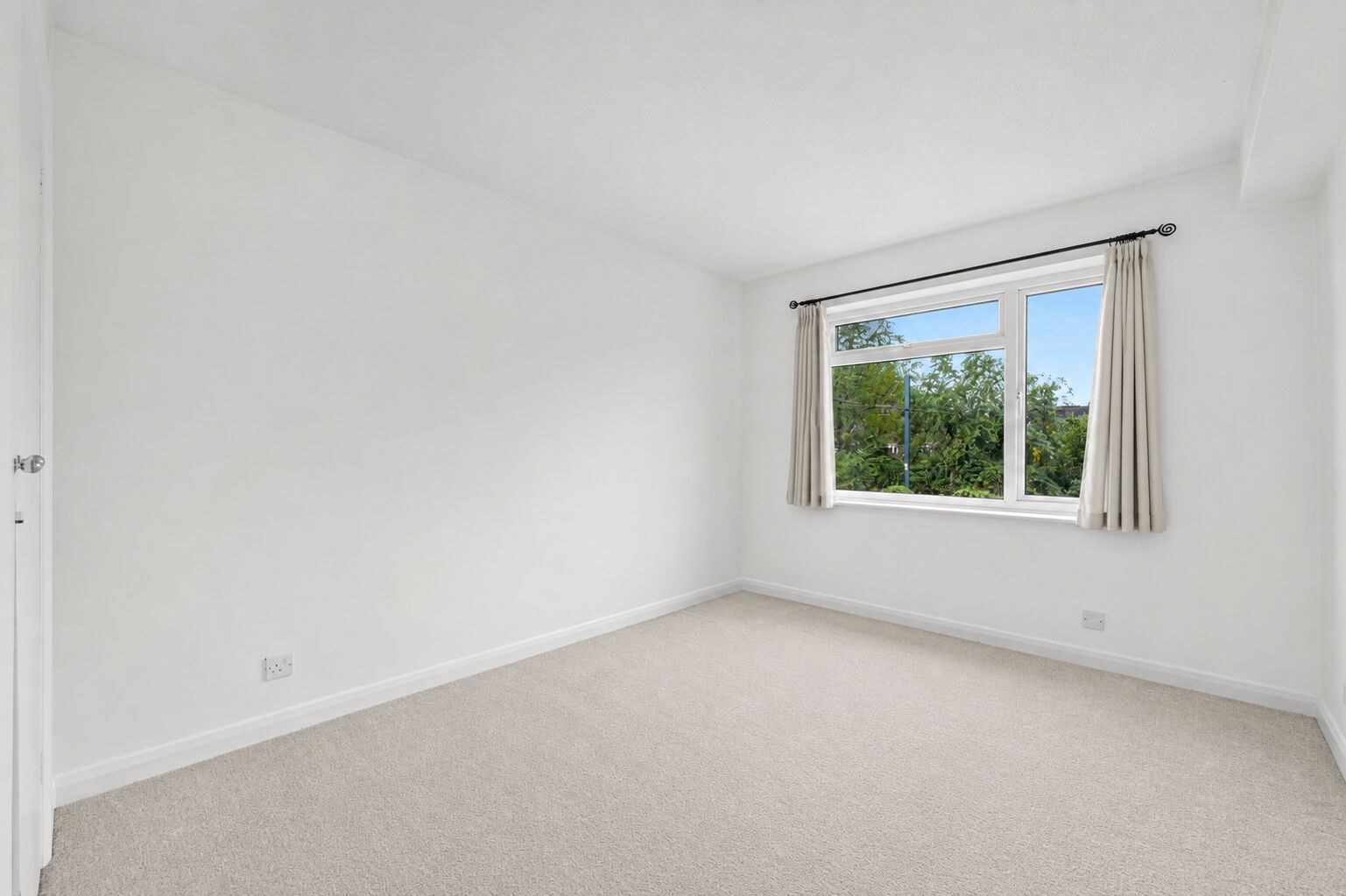 Flat Graham Road in Greater London
