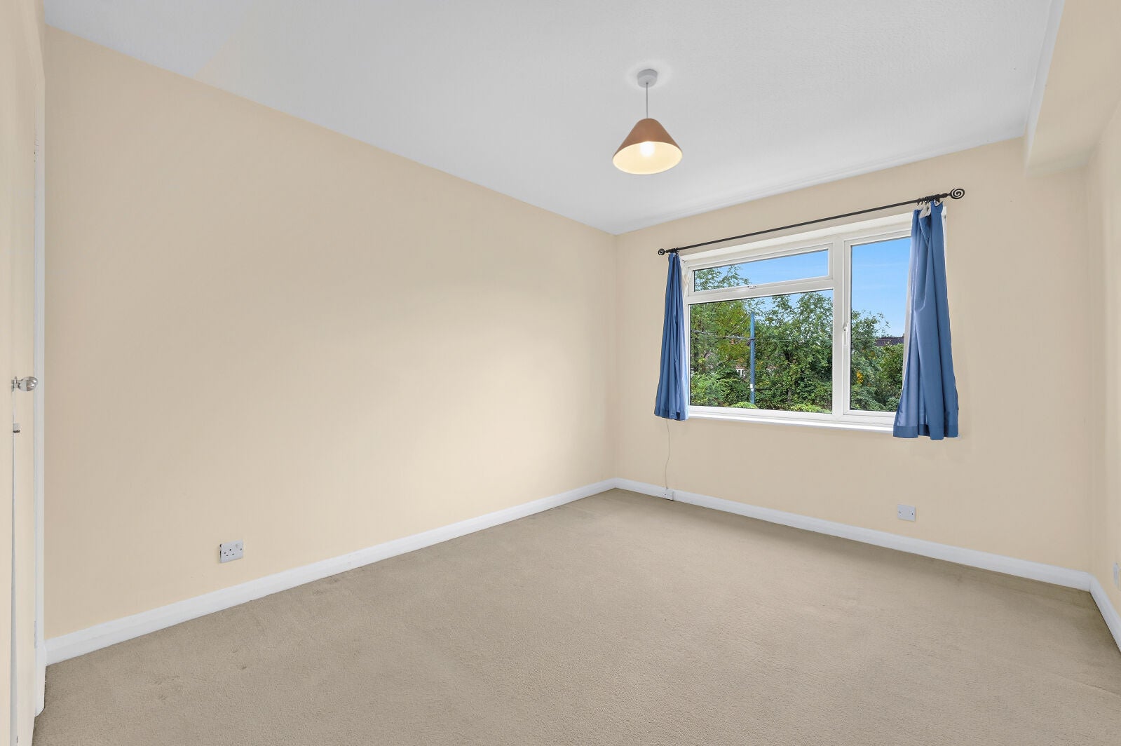 Flat Graham Road in Greater London