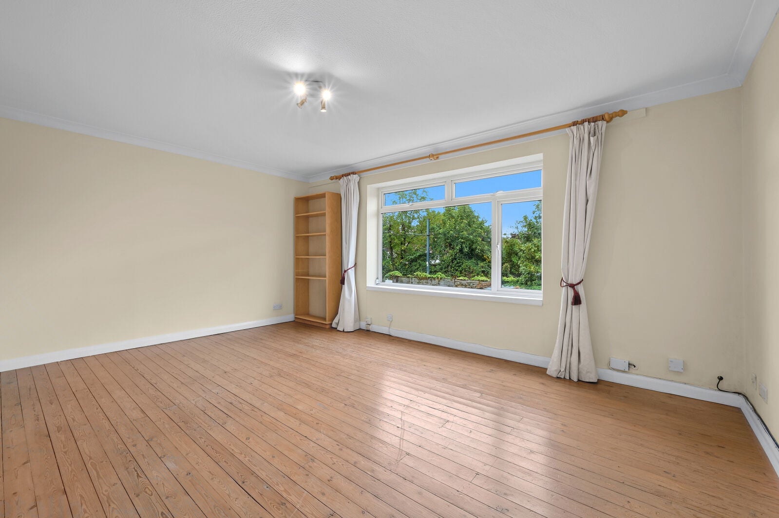 Flat Graham Road in Greater London