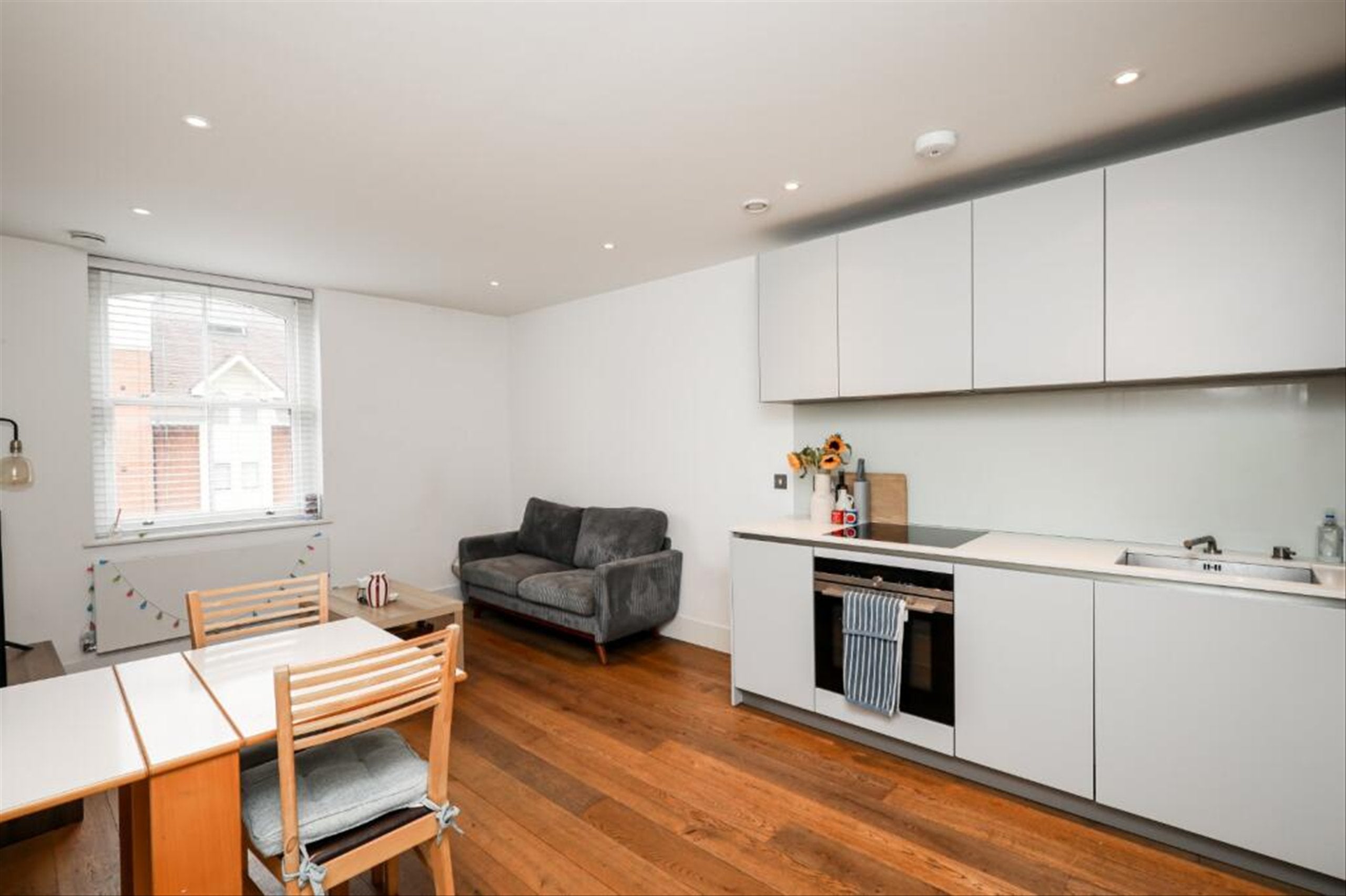 Flat Upper Richmond Road in Greater London