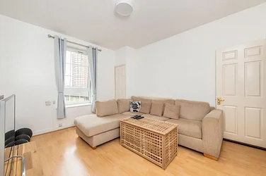 Flat Long Lane in Greater London