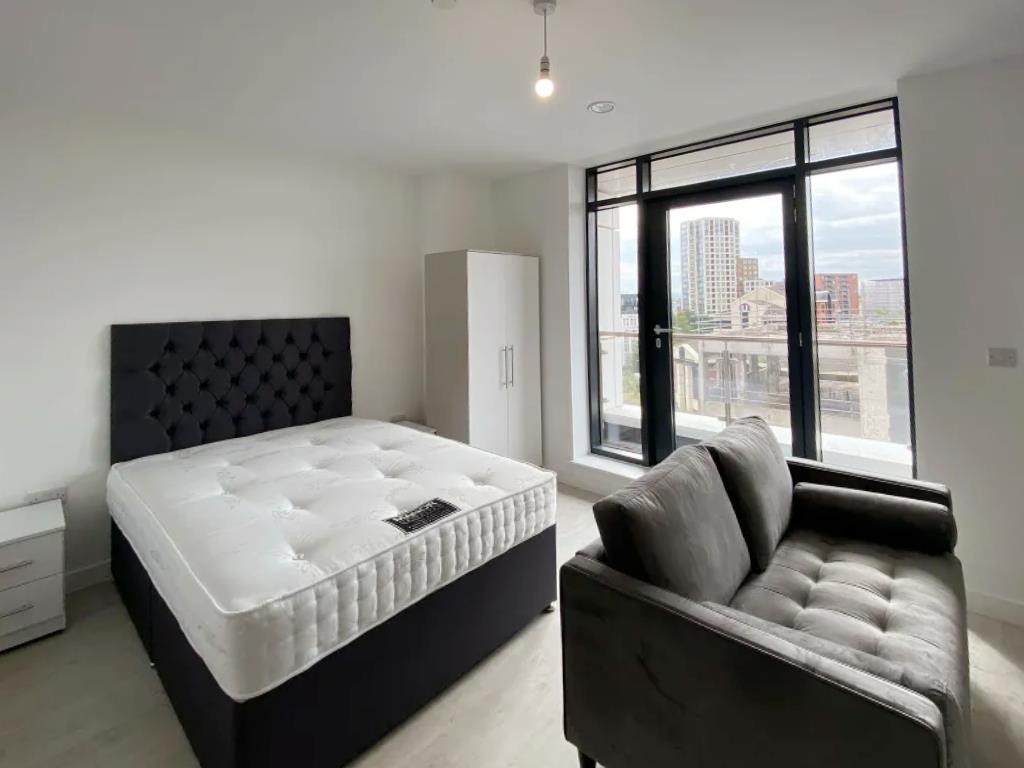 Flat Furness Quay in Salford